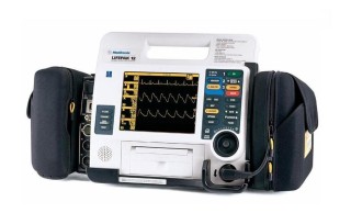LIFEPAK-12-with-Carrying-Case-Pic-2